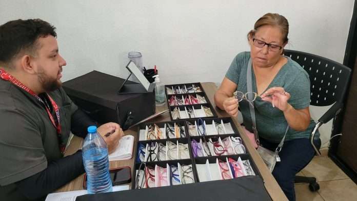 Realiza DIF Múzquiz Brigada de Salud Visual en Coordinación con Óptica Santa Rosa de Lima