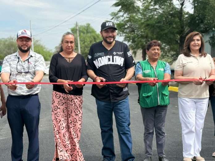 Entrega Carlos Villarreal obra de pavimentación y drenaje en la Oscar Flores Tapia