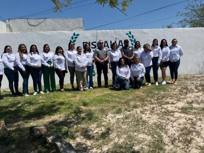 Entregan uniformes a personal de la FGE Sabinas