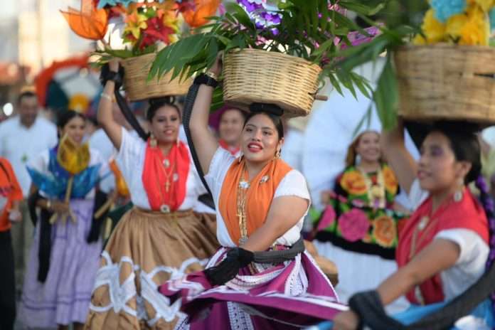 Anuncian la guelaguetza 2025 en Acuña