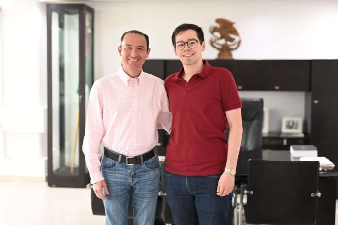 Recibe el alcalde Emilio de Hoyos a destacado joven acuñense