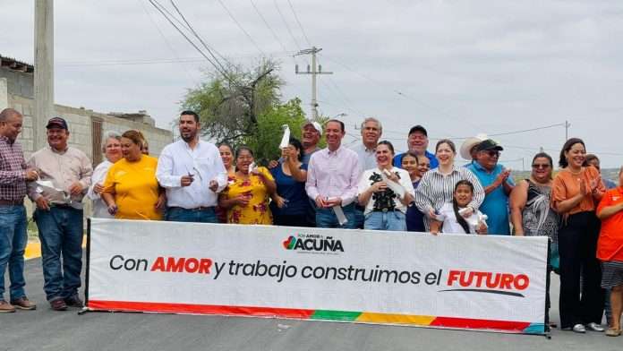 Entrega municipio más pavimento en Acuña