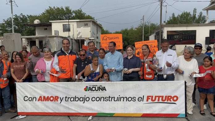 Entrega Emilio de Hoyos pavimentación en la Teotihuacán Parte Baja