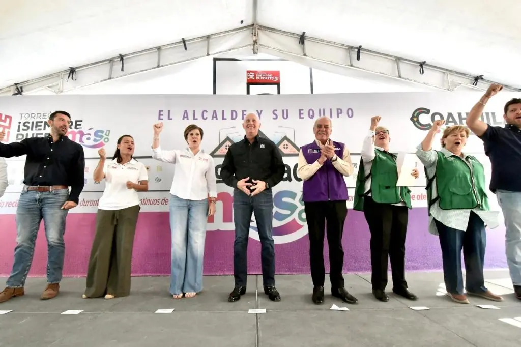 Román Cepeda entrega rehabilitación de la Plaza Madero