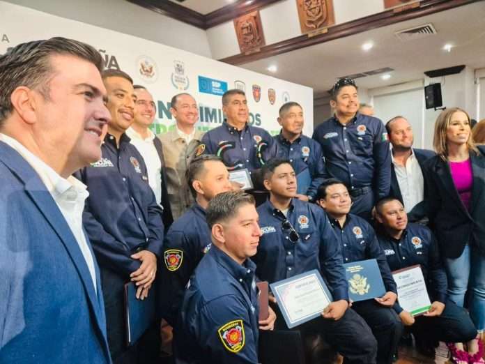 Reconoce Manolo Jiménez a bomberos acuñenses