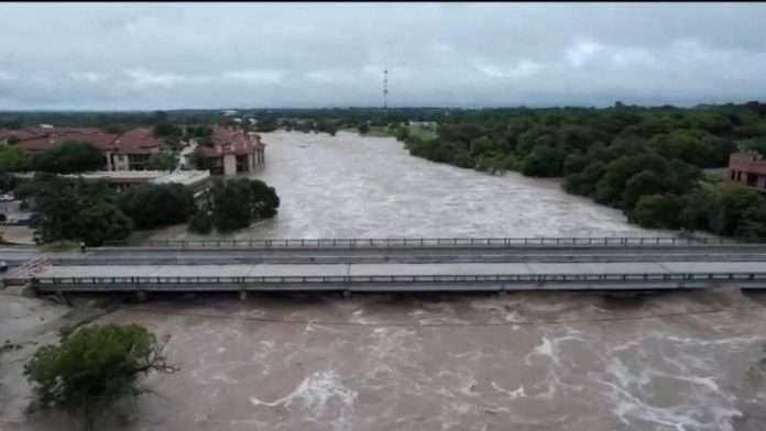 Texas enfrenta una de sus peores tragedias tras inundaciones; confirman fallecimiento de 91 personas