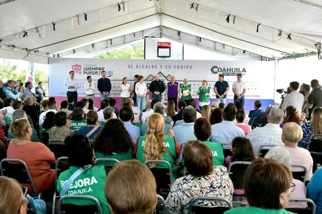 Román Cepeda entrega rehabilitación de la Plaza Madero