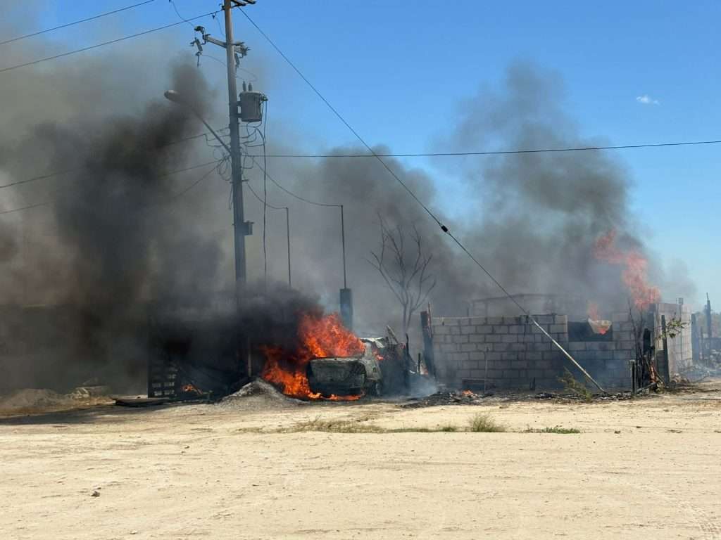 Entre lágrimas y cenizas, dos familias quedaron sin hogar