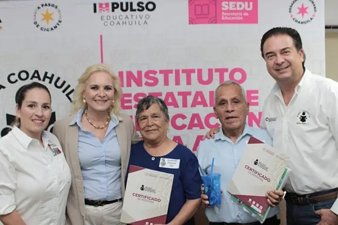 Acude Laura Jiménez a entrega de certificados del IEEA en Villa de Palaú