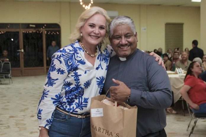 La alcaldesa Laura Jiménez reconoció su labor y fe.