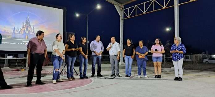 El PRI Sabinas lleva diversión y convivencia familiar a las colonias con “CinePRI en tu Colonia”