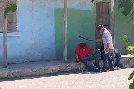 Riña entre abuelitos provoca movilización policiaca en Agujita