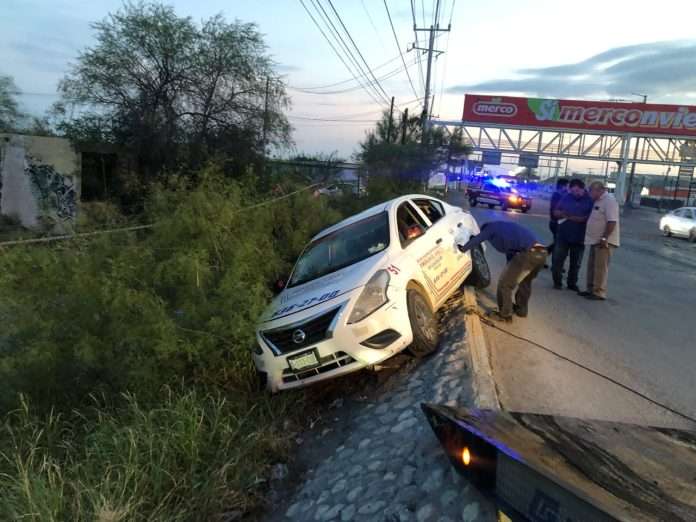 Taxista sufre accidente sobre la Sidermex