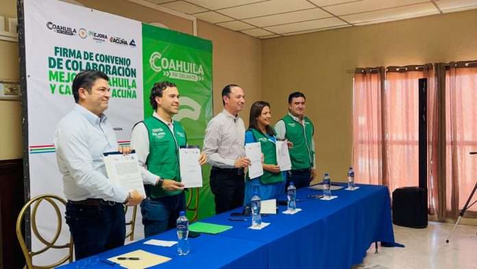Atestigua Emilio de Hoyos firma de convenio entre Mejora Coahuila y Canaco Acuña