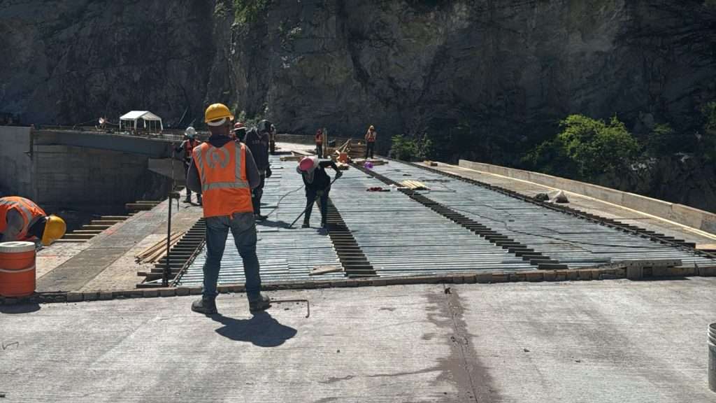 Carretera San Ignacio-Tayoltita se reforzó con 18 estructuras y generó más de 24 mil empleos SICT