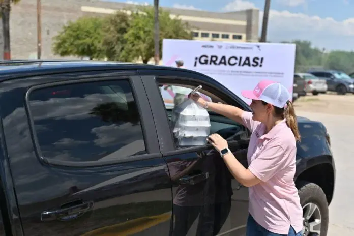 Realiza DIF Acuña con éxito venta de platillos con causa