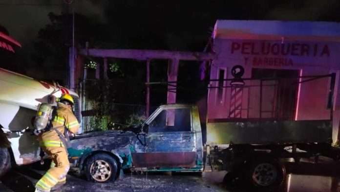 Discusión entre dos hermanas termina con camioneta incendiada