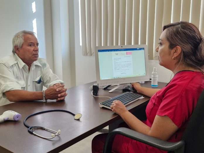 Atiende DIF Acuña a empacadores voluntarios