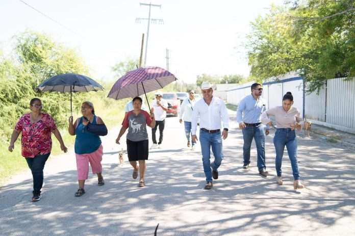 En el barrio 7 de Agujita Chano Díaz recorrió el lugar y dialogó con vecinos