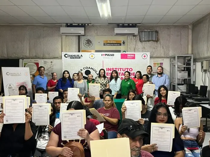 Certifica IEEA en Acuña a 30 estudiantes