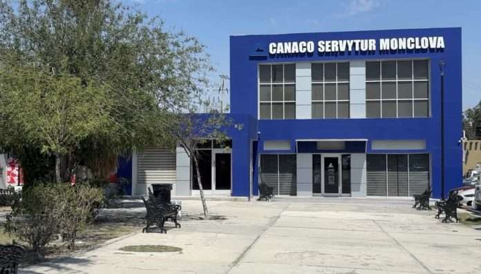 Armando de la Garza Gaytán presentó este jueves su renuncia a la Comisión de Turismo de la Cámara Nacional de Comercio (CANACO) de Monclova, acusando a la actual administración de ser “tibia” y poco incluyente con sus propios integrantes.