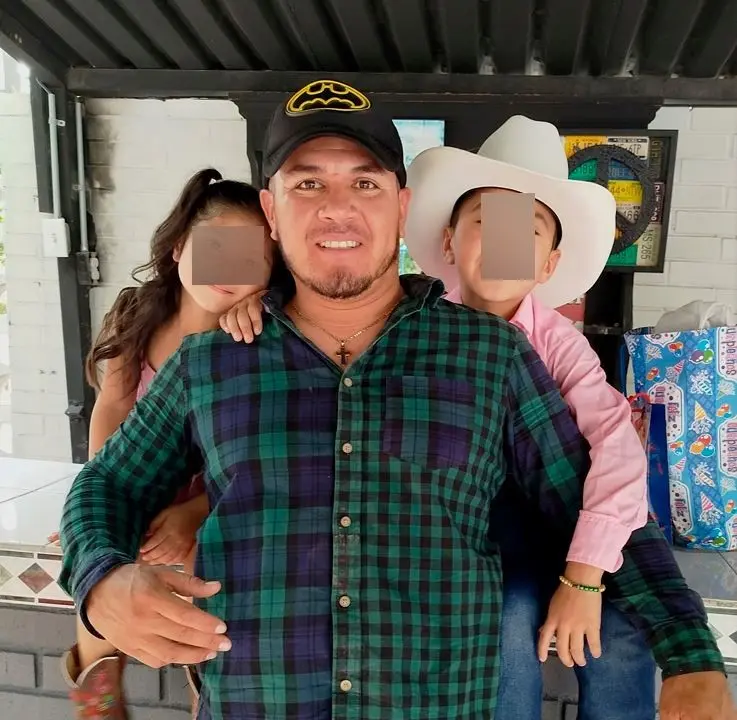 Luis con sus hijos