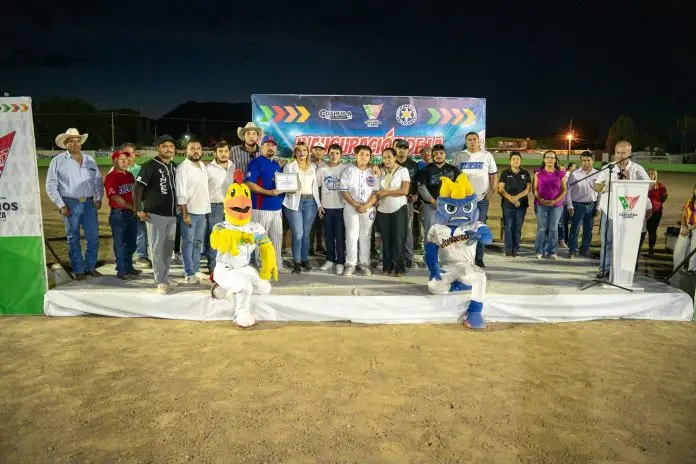 Rinde Castaños homenaje a Zyhui Résendiz con arranque de liga municipal de softbol