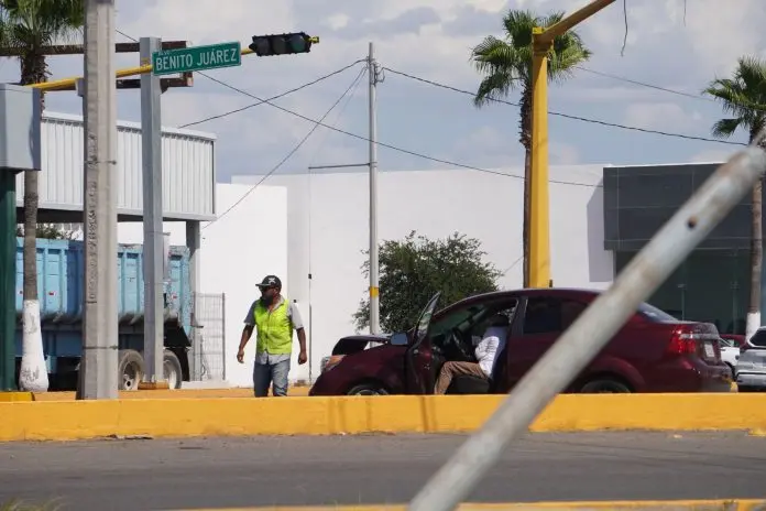 Un accidente ocurrió en el bulevar Paseo de los Leones y Carretera 57