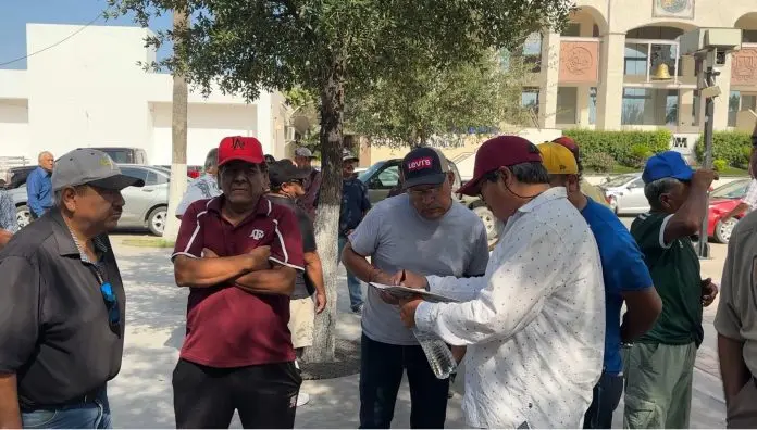 Los trabajadores afiliados al Grupo de Defensa Laboral de AHMSA manifestaron un voto de confianza al llamado del gobernador de Coahuila para mantener la unidad en la recta final del proceso de Altos Hornos de México, cuya liquidación y venta podría concretarse a finales de este año.