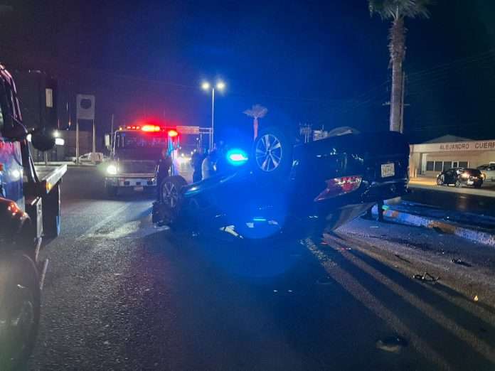 Volcadura en bulevar Paseo de los Leones