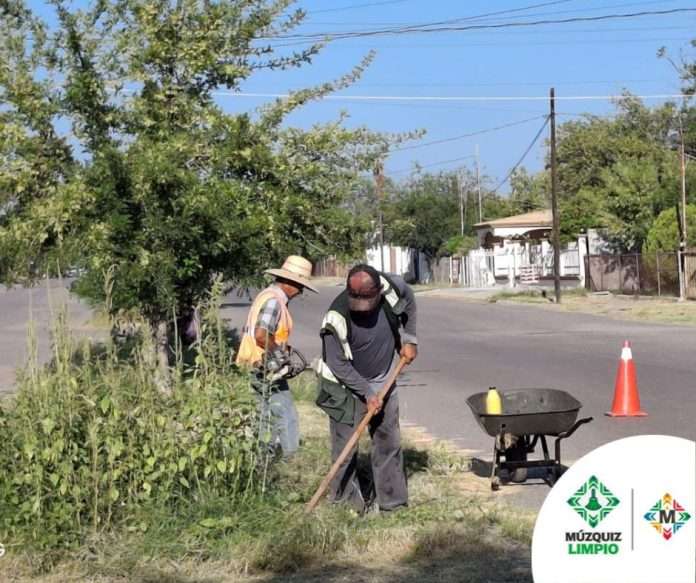 Mejoran imagen urbana con jornadas de limpieza en Minas de Barroterán