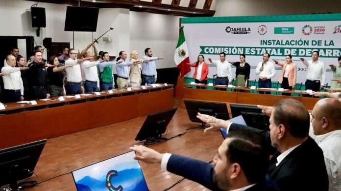 Rinde Emilio de Hoyos protesta como integrante de la comisión estatal de desarrollo social