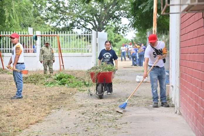 Unen esfuerzos para limpieza en el CAM 21 en Acuña
