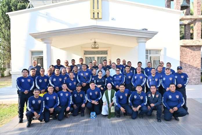Reconoce Emilio de Hoyos a bomberos acuñenses