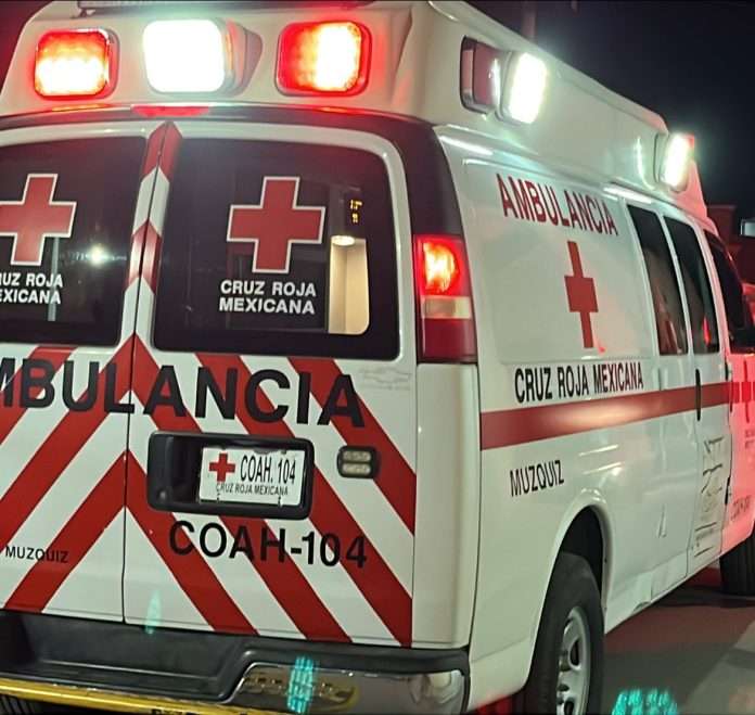 na mujer de 35 años dio a luz dentro de una ambulancia en la carretera Múzquiz–Palaú.