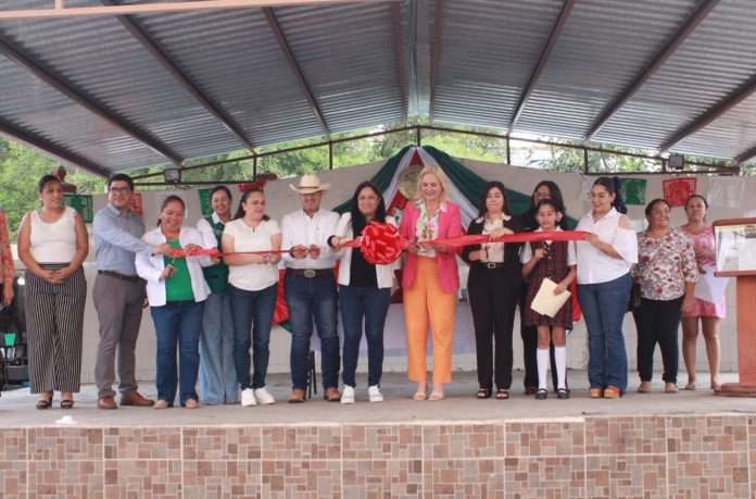 La alcaldesa Laura Jiménez Gutiérrez encabezó el arranque del ciclo escolar 2025-2026