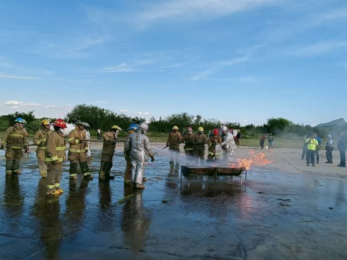 Bomberos y rescatistas de la Región Carbonífera fueron capacitados en Múzquiz en manejo de incendios de aeronaves