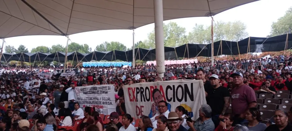 La presidenta ha reiterado personalmente en al menos dos ocasiones su respaldo a la recuperación de los empleos y a la resolución del conflicto laboral y financiero que enfrenta AHMSA desde hace varios años.