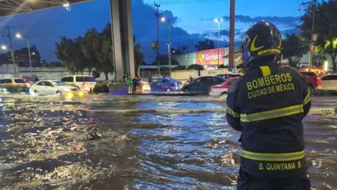 Puente inundado