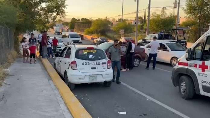 La Federación Regional de Taxis de la CTM en Monclova informó que busca llegar a un acuerdo por el accidente en el que una ama de casa chocó contra un vehículo de alquiler estacionado.