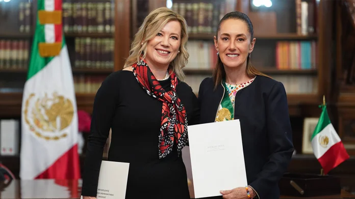 Claudia Sheinbaum recibe cartas credenciales de cinco nuevos embajadores en Palacio Nacional