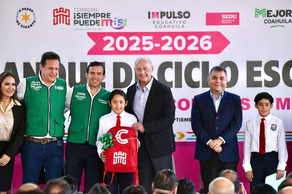 Román Cepeda arranca el ciclo escolar 2025-2026, con la entrega de útiles escolares y mochilas