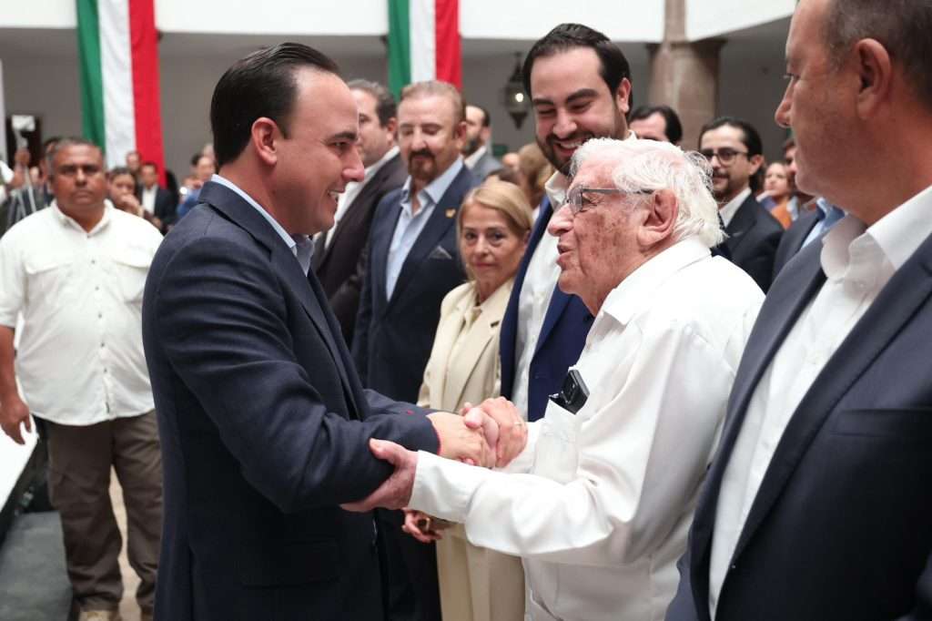 Entrega gobernador Manolo Jiménez Premio Estatal de Periodismo