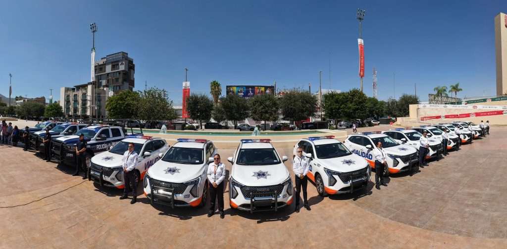 Entregan patrullas, equipamiento y uniformes; también inicia la Academia de Policía