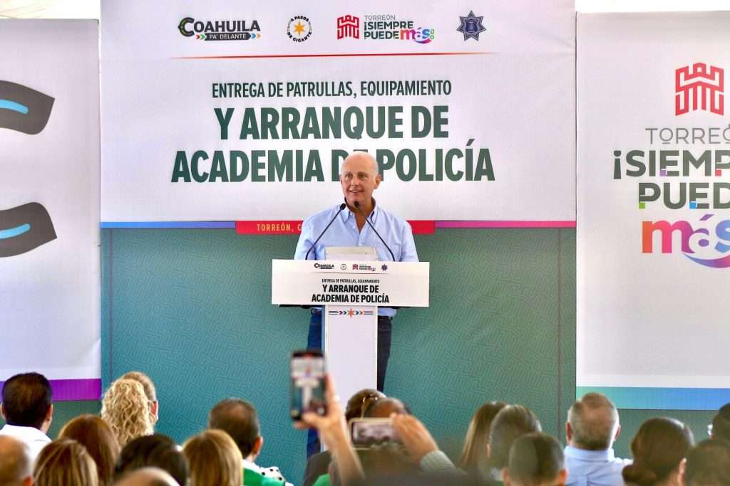 Entregan patrullas, equipamiento y uniformes; también inicia la Academia de Policía