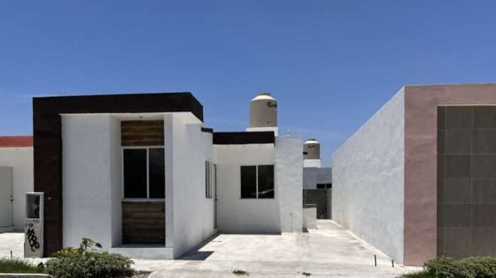 El riesgo de fraudes y ventas irregulares de inmuebles en México persiste debido al crecimiento del “coyotaje” inmobiliario, advirtió Adriana Patricia Martínez Vázquez, consejera nacional de la Asociación Mexicana de Profesionales Inmobiliarios (AMPI).