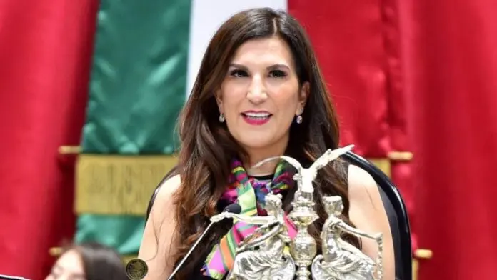 Kenia López Rabadán