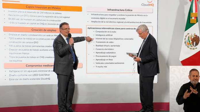 Marcelo Ebrard y Keith Patrick