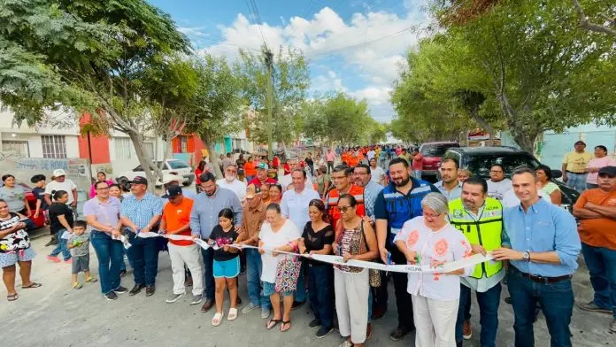 Entrega Emilio de Hoyos obra de pavimentación en Altos de Santa Teresa