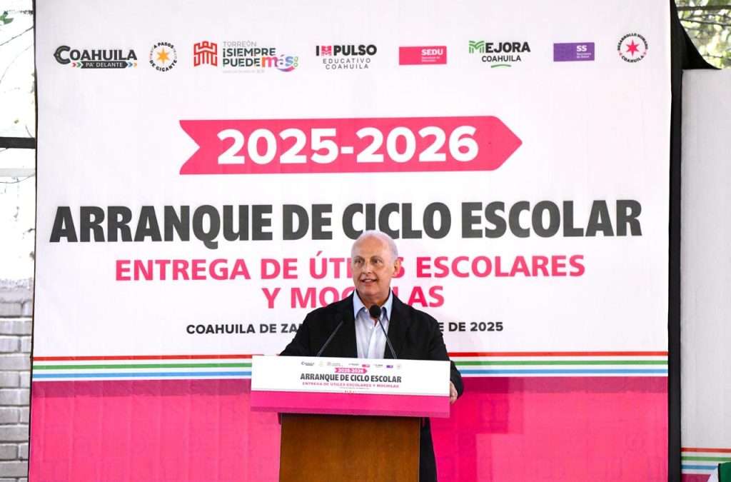 Román Cepeda arranca el ciclo escolar 2025-2026, con la entrega de útiles escolares y mochilas